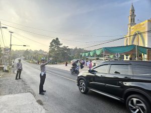 Satlantas Polres Pesawaran Amankan Sholat Idul Adha 1446 H di Jalur Padat Jalinbar Gedong Tataan