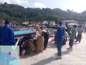 Sat Polairud Polres Pesawaran Gencarkan Pembinaan Keselamatan Laut di Dermaga Ketapang